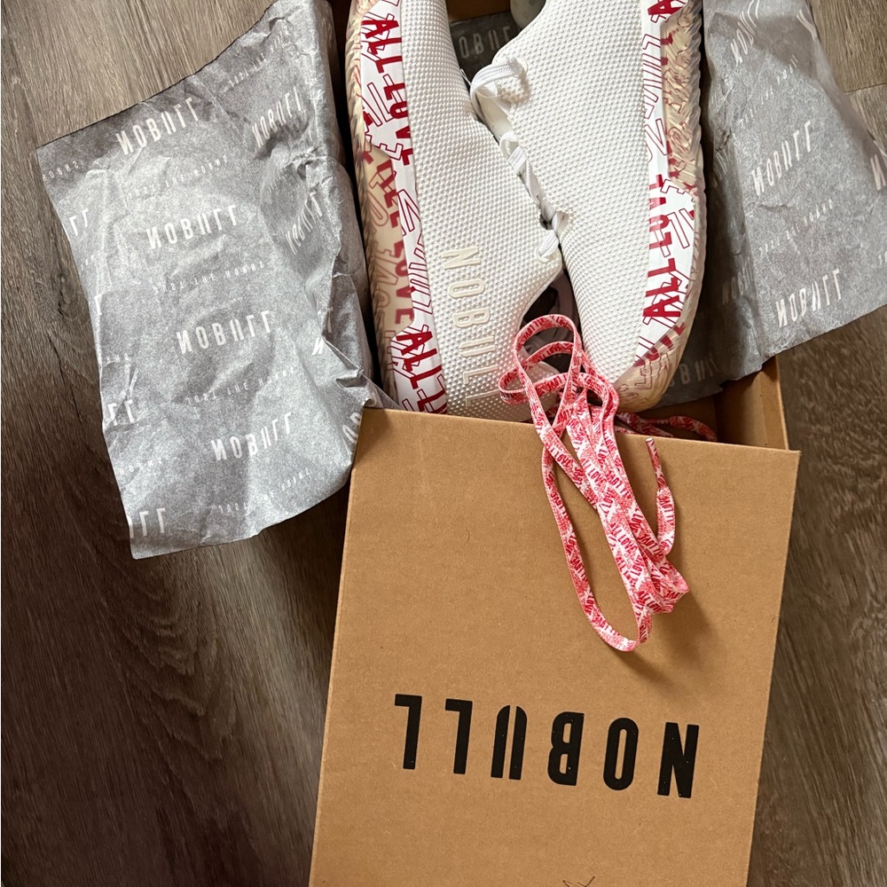 NOBULL Black and White Shoe Box Label